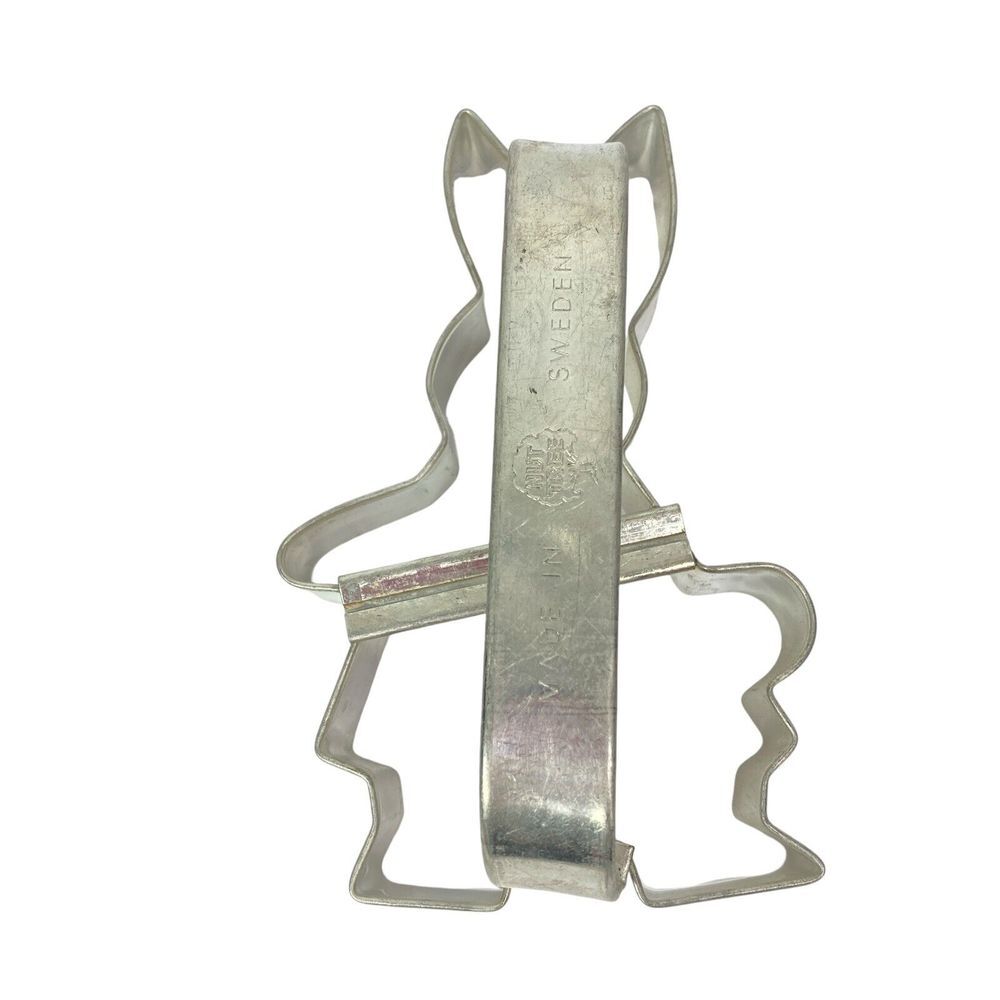 Vintage Nut Tree Cookie Cutter Large Rabbit with Handle Made‎ In Sweden Metal 5"